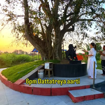 6pm Dattatreya aarti under the Audumbar tree